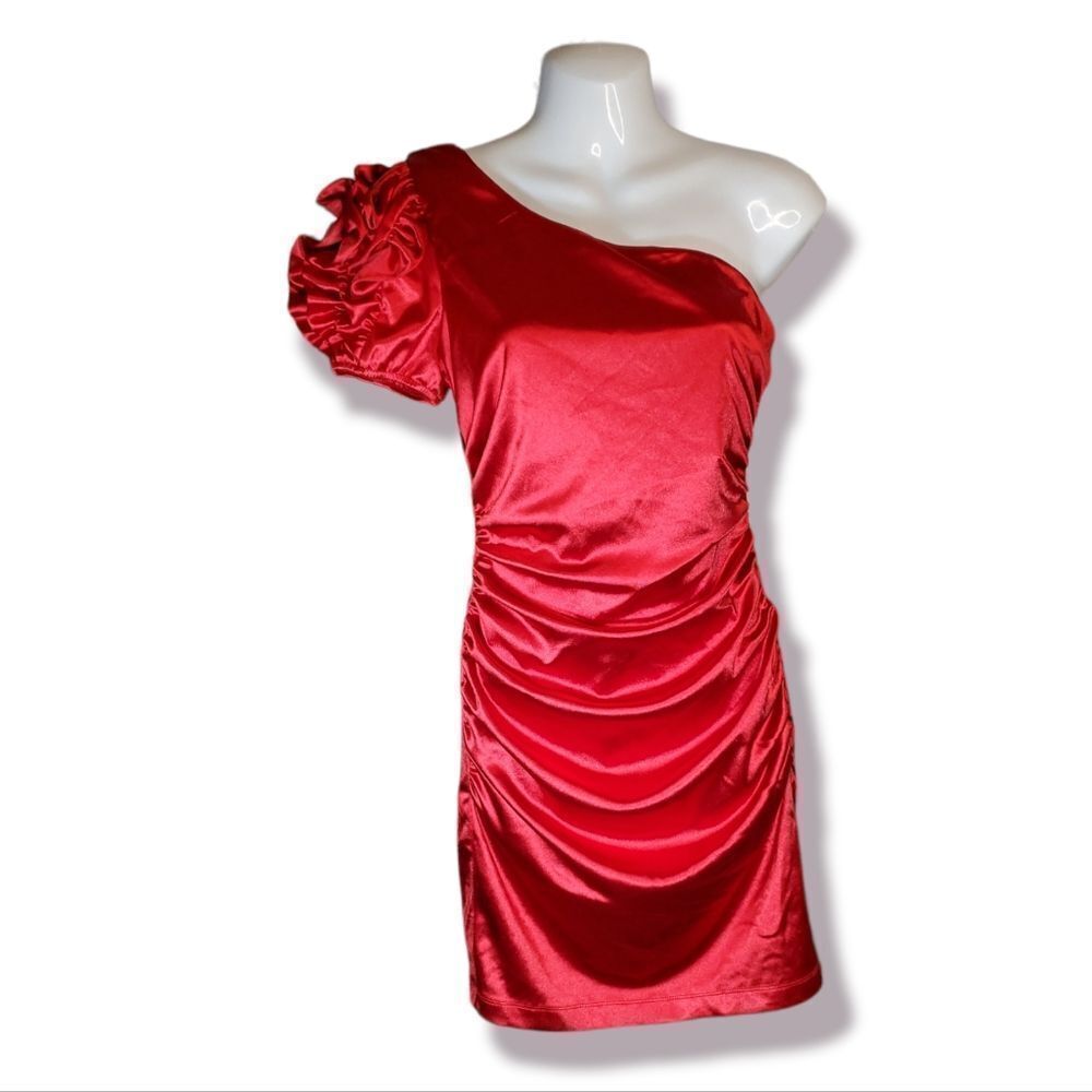 NEW One shoulder satin party gown M